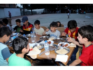 Suriyeli Yetimlere Ve Ailelere İftar