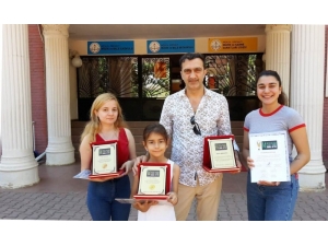 Aü, Pera Piyano Yarşması’ndan Ödüllerle Döndü