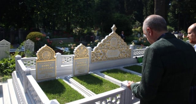 Erdoğan, Anne Ve Babasının Mezarını Ziyaret Ettikten Sonra Yakın Arkadaşını Da Unutmadı!
