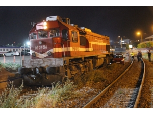 Lokomotif Otomobille Çarpıştı