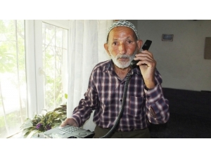 Bigadiç’te 81 Yaşındaki Mustafa Dede 6 Aydır Telefonunun Çalmasını Bekliyor