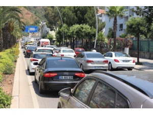 Yerli Turistler Dönüş Yolunda, Trafik Durma Noktasına Geldi