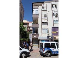 Antalya’da 3. Kattan Düşen Genç Öldü