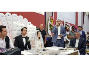 Düğünde Binali Yıldırım’a Destek Sözü Veren Gelin Evlilik Cüzdanını Kaptı