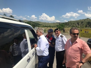 Vali Gürel, Uygulama Noktalarında Sürücülere Uyarılarda Bulundu