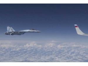 Rusya, Şoygu’nun Uçağına Yaklaşmaya Çalışan Nato Uçağının Görüntüsünü Yayınladı