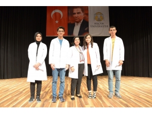 Tıp Öğrencilerinin Beyaz Önlük Giyme Heyecanı