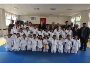 Judoculardan Asker Selamı