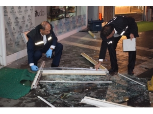 Kaldırımda Yürürken Üzerine Cam Düştü