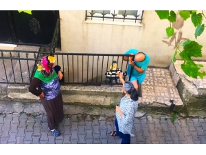 Duvarlar Elif’in Elleriyle Hayat Buluyor