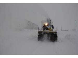Bitlis’te Kar Yağışı 70 Köy Yolunu Ulaşıma Kapattı