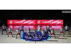Anadolu Efes’in Maçında Gerçekleşen ’Kan Kanseri Mücadele Dansı’ Büyük Alkış Topladı