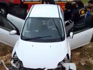Mardin’de Otomobil Şarampole Yuvarlandı: 3 Yaralı