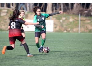Horozkent Kadın Futbol Takımı, Nazilli Engelini 3 Golle Geçti