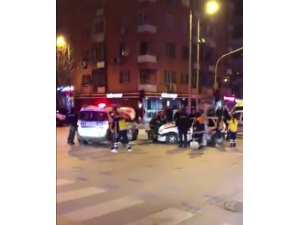 Otomobil Polis Otosuna Çarptı: 2’si Polis 3 Yaralı