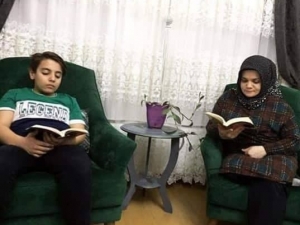 Öğrenciler Velileriyle Hergün Yarım Saat Evde Kitap Okuyor
