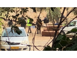 İsrail Güçleri, Mescid-i Aksa’nın Kapılarını Bıçaklı Saldırı İddiasıyla Kapattı