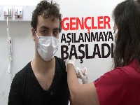 Gençler aşılanmaya başladı