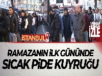 İstanbul'da Ramazanın ilk gününde vatandaşlar pide kuyruğuna girdi