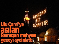 624 yıllık Ulu Cami'ye asılan Ramazan mahyası geceyi aydınlattı