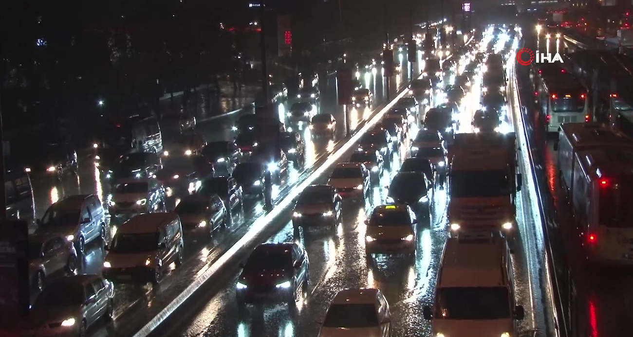 İstanbul'da trafik kilit!