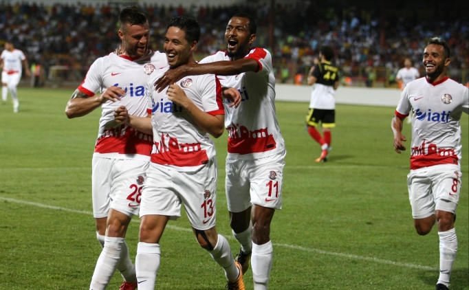 Antalyaspor, Samir Nasri'yi Gönderiyor