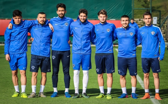 Kasımpaşa'da 5 Futbolcu Profesyonel Oldu