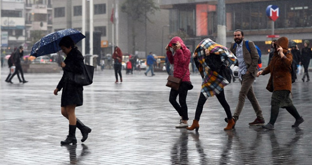 Meteoroloji, İstanbul'da Aralıklı Sağanak Yağış Olacağını Duyurdu