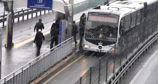 Yarın Bekleniyordu, Erken Geldi! İstanbul'da Kar Yağışı Başladı