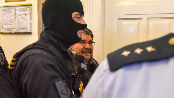 Terör Örgütü Pyd'nin Eski Elebaşı Salih Müslim, Prag'da Mahkemeye Böyle Getirildi