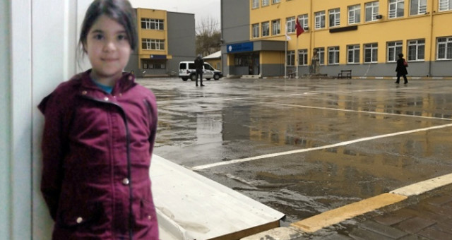 Uçan Çatı Okul Bahçesine Düştü! Kız Öğrenciyi Ölümden Sırtındaki Çantası Kurtardı