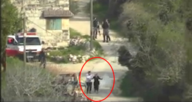İsrail Polisi, Bebeğiyle Kaçmaya Çalışan Filistinli Çiftin Üzerine Gaz Bombası Attı