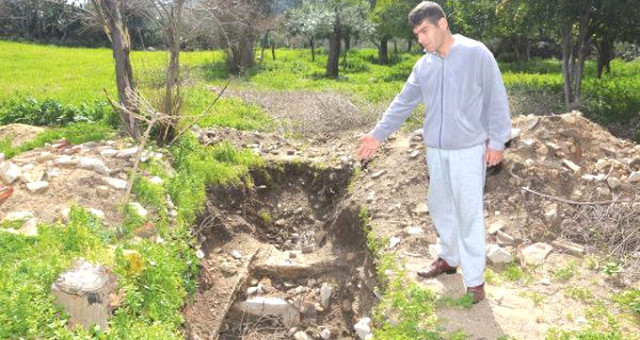 Evinin Arkasına Tuvalet Çukuru Kazdı, Topraktan Tarihi Eser Fışkırdı