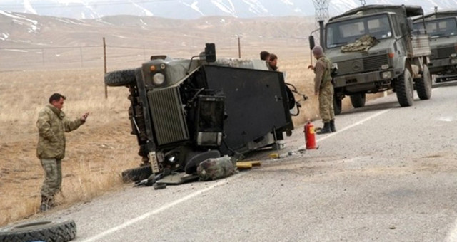 Hakkari'de Korucuları Taşıyan Askeri Araç Devrildi: 17 Yaralı