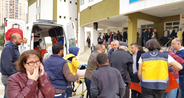Çocuğunun Sınıfı Değiştirilen Polis Memuru, Okul Müdiresini Ve Öğretmeni Vurdu