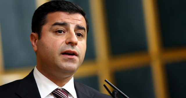 'pkk Yöneticisi Değilim' Diyen Demirtaş'ın Tutukluluğunun Devamına Karar Verildi
