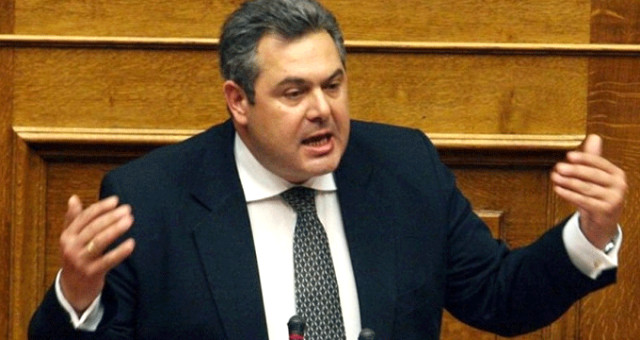 Yunan Savunma Bakanı'ndan Bayrak Krizi Eleştirisi: Bayrak Dikmek Sorumluluk Yükler