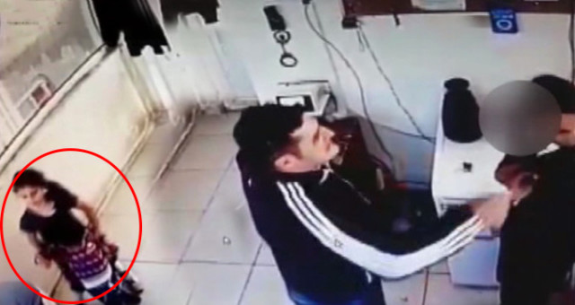 Site Yöneticisi Güvenlikçiyi Darp Ederken, 2 Küçük Çocuğu Da İzledi