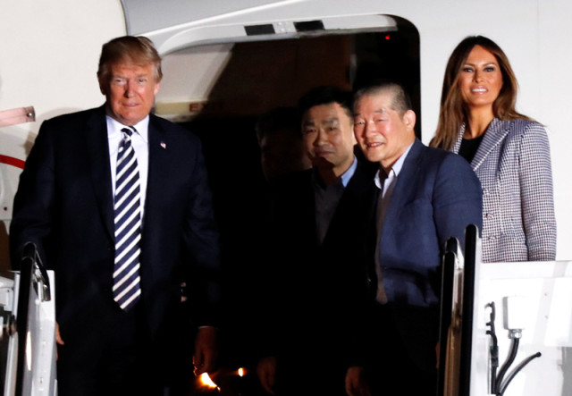 Kuzey Kore'nin Serbest Bıraktığı Üç Amerikalıyı Trump Karşıladı!