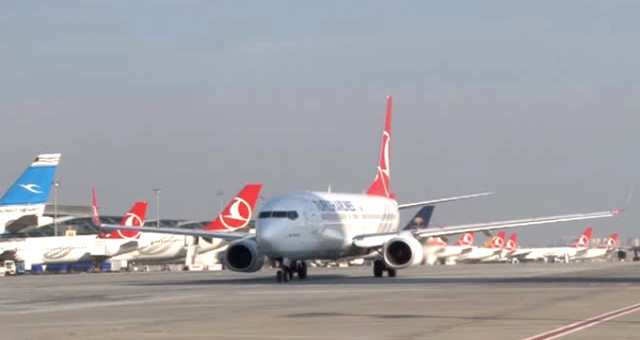 Atatürk Havalimanında Thy Uçağına Kuş Çarptı, 2 Uçak Pisti Pas Geçti