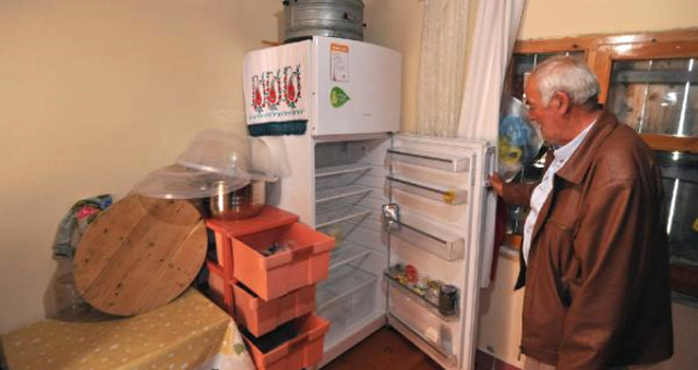 Teröristler Pencere Ve Kapıları Kırarak Girdikleri Yayla Evlerinden Erzak Çaldı