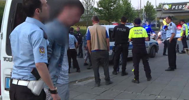 Başkent'te Hareketli Dakikalar! Polis, Kendisini Darp Eden İki Kişiyi Silahla Vurdu