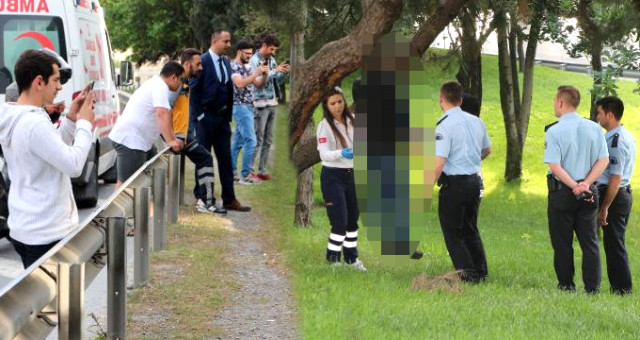Beyoğlu'nda Ceset Merakı! Cep Telefonuyla Fotoğraf Çeken Vatandaş Trafiği Kilitledi