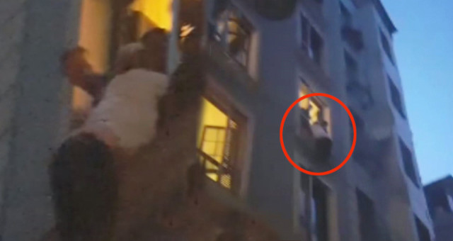Beyoğlu'nda, Uyuşturucunun Etkisiyle İntihara Kalkışan Abd'li Turist Son Anda Kurtarıldı