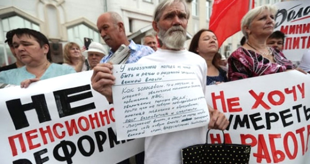 Rusya'da, Emeklilik Yaşını Yükselten Yasa Tasarısını Protesto Etmek İçin Halk Sokaklara Döküldü