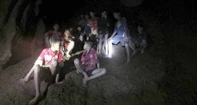 Tayland'daki Mağarada Mahsur Kalan Çocuklar İçin Seçenekler Masaya Yatırıldı