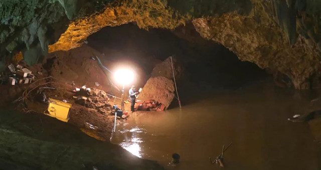 Mağarada Mahsur Kalan Çocukları Kurtarma Operasyonuna Katılan Dalgıç Öldü
