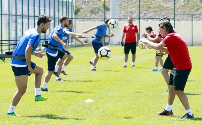Antalyaspor 6 Oyuncuyla Antrenman Yaptı
