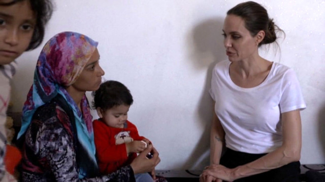 Angelina Jolie, Yardıma Muhtaç Aileyi Yalnız Bırakmadı