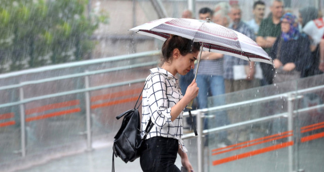 Meteoroloji'den İstanbul İçin 2 Saatlik Kuvvetli Yağış Uyarısı!
